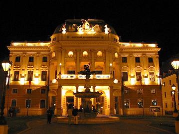 Национальный театр ночью, Братислава