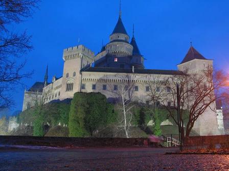 Бойницкий замок ночью. 